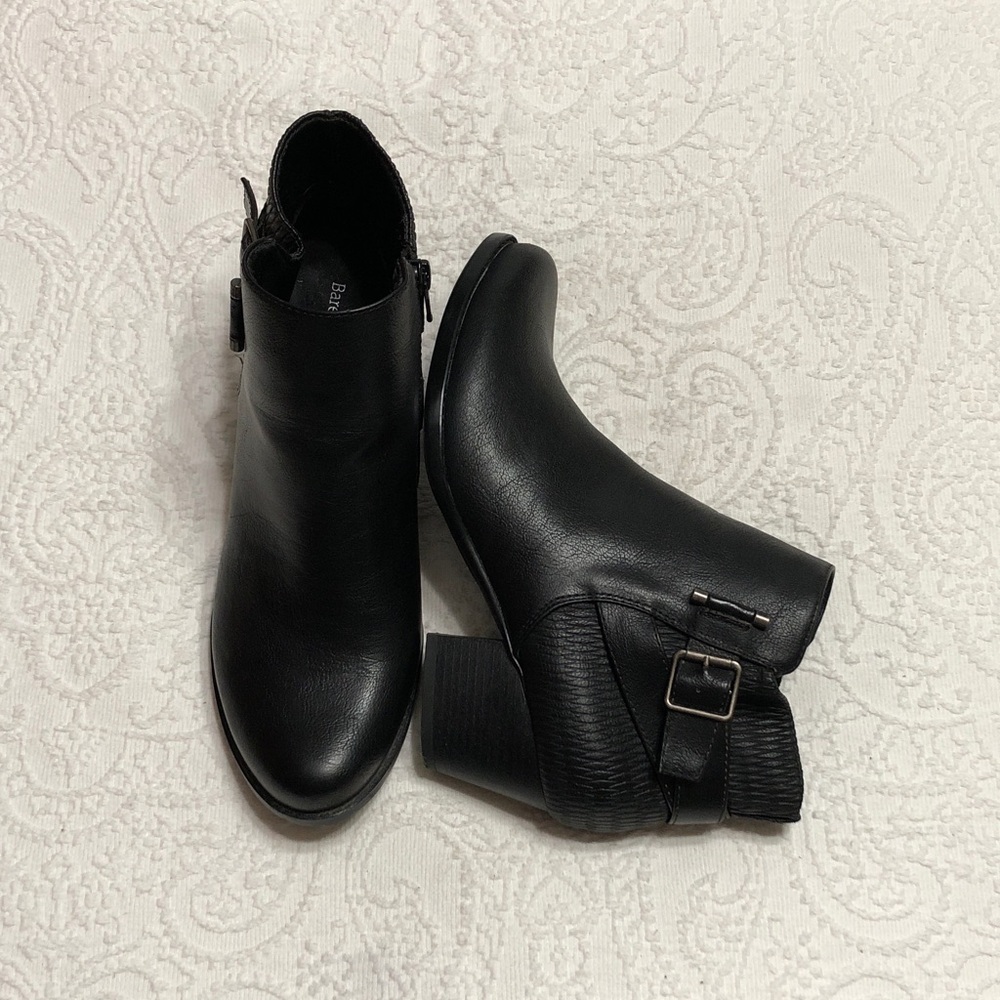 Baretraps Size 9.5M Women's Black Leather Ankle Booties with Side Buckle Detail